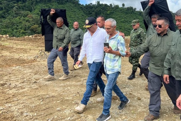 Petro declara Estado de desastre natural por tragedia en Chocó Colombia