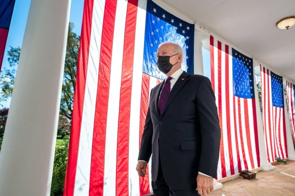 Foto: (Official White House Photo by Adam Schultz)