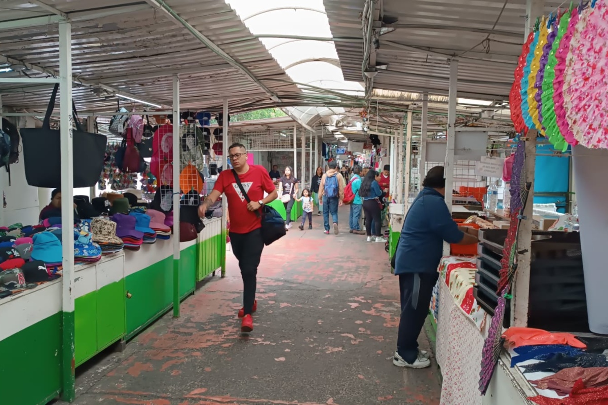 Puestos en el Paradero Metro Universidad (Comerciantes Unidos del Paradero Metro Universidad)