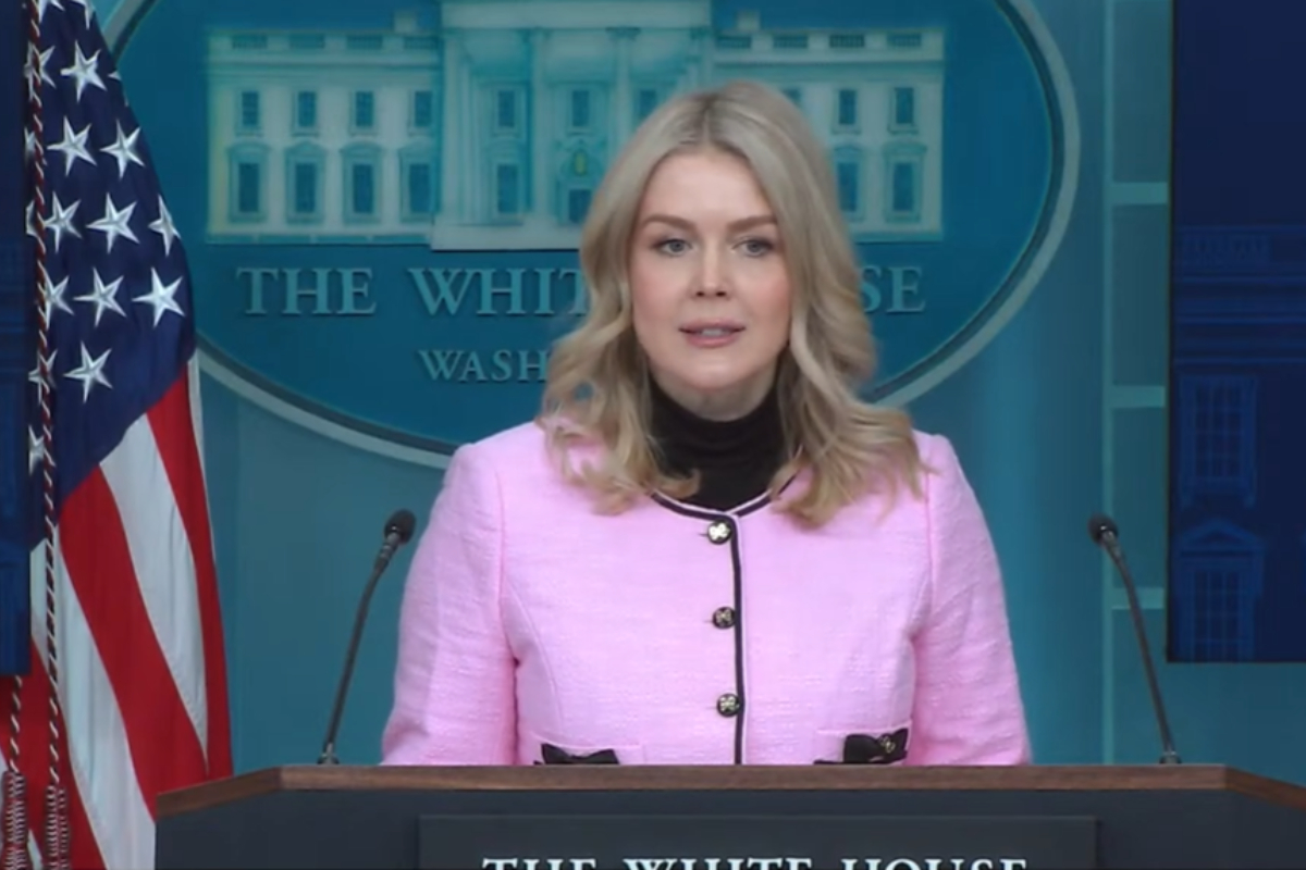 La secretaria de Prensa Karoline Leavitt durante la conferencia de prensa desde la Casa Blanca el 7 de enero de 2025. Fuente: YT The White House
