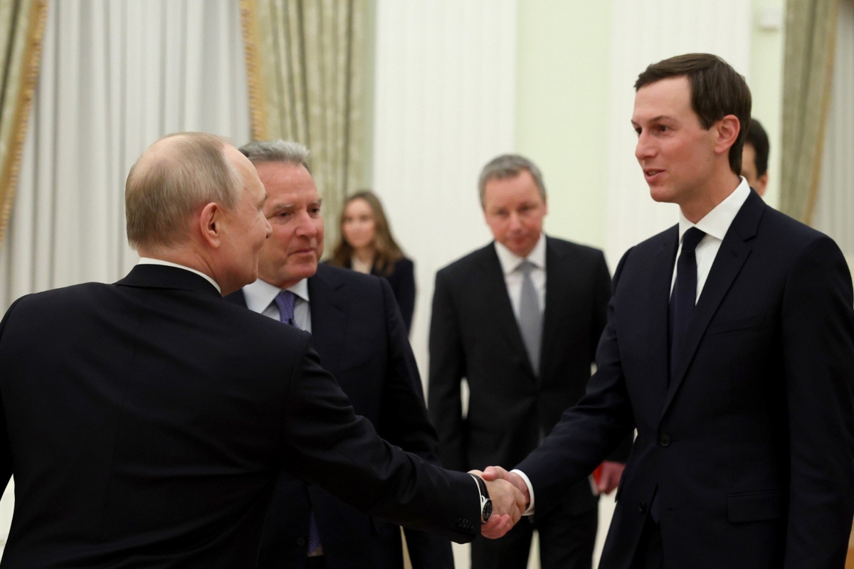 Witkoff y Kushner en el Kremlin junto a Putin. Fuente: X @kadmitriev