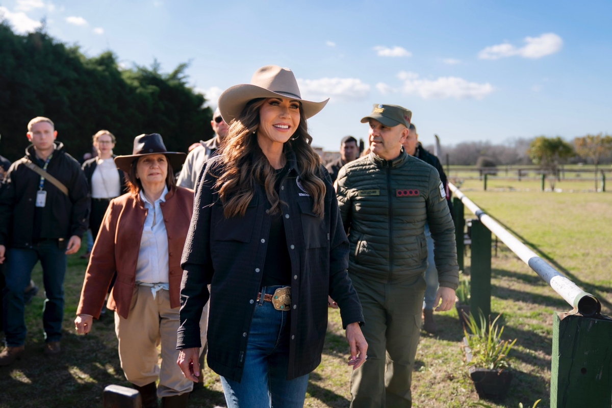 Noem junto a la exministra de Seguridad argentina, Patricia Bullrich, durante su visita a Argentina en julio de 2025. Fuente: Kristi Noem/X