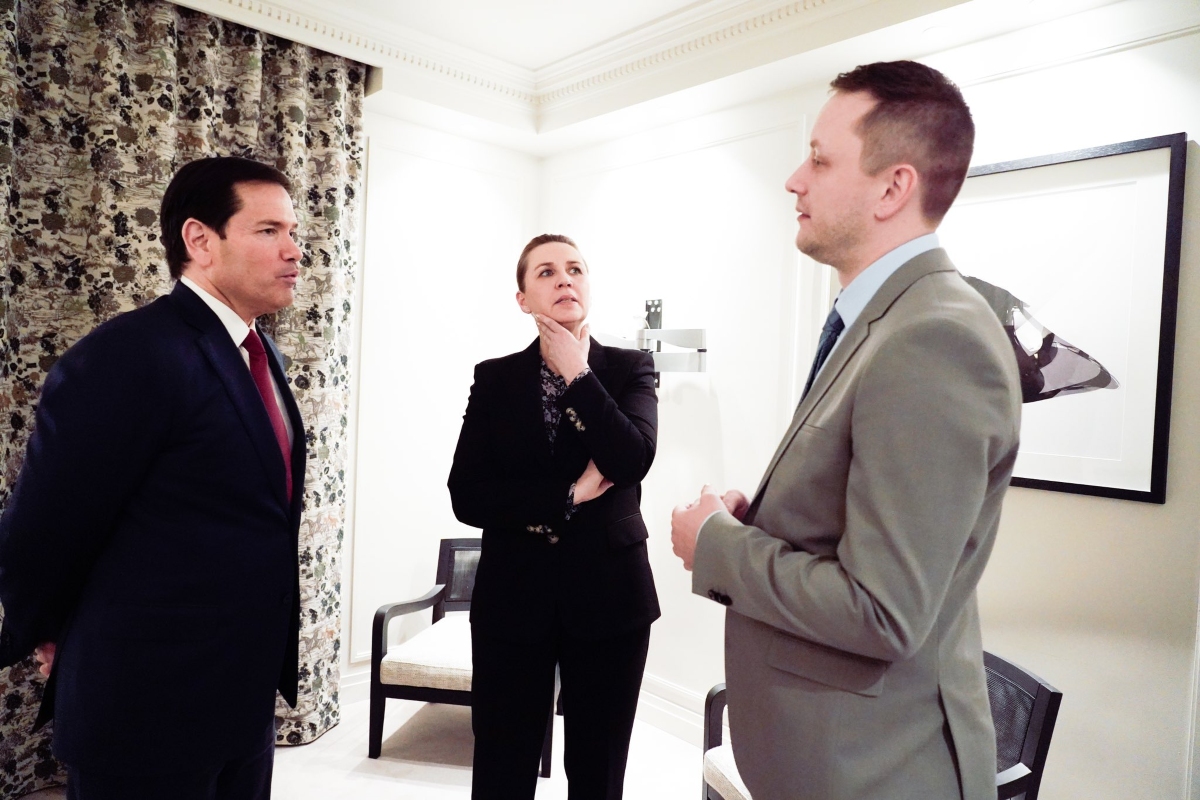 La primera ministra danesa Frederiksen y el primer ministro groenlandés Nielsen junto a Marco Rubio. Fuente: X @Statsmin