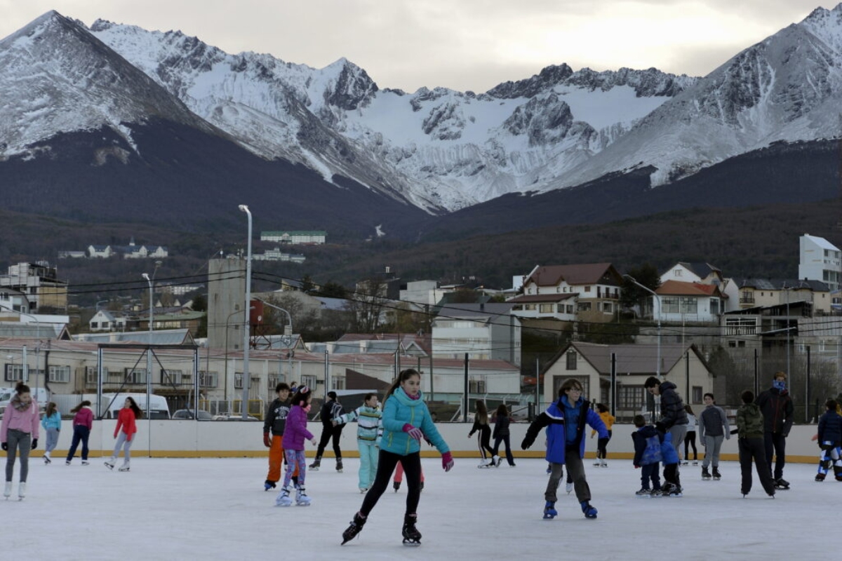 Pista Municipal de Patinaje sobre Hielo "Tachuela" Oyarzún. Fuente: Turismo Ushuaia