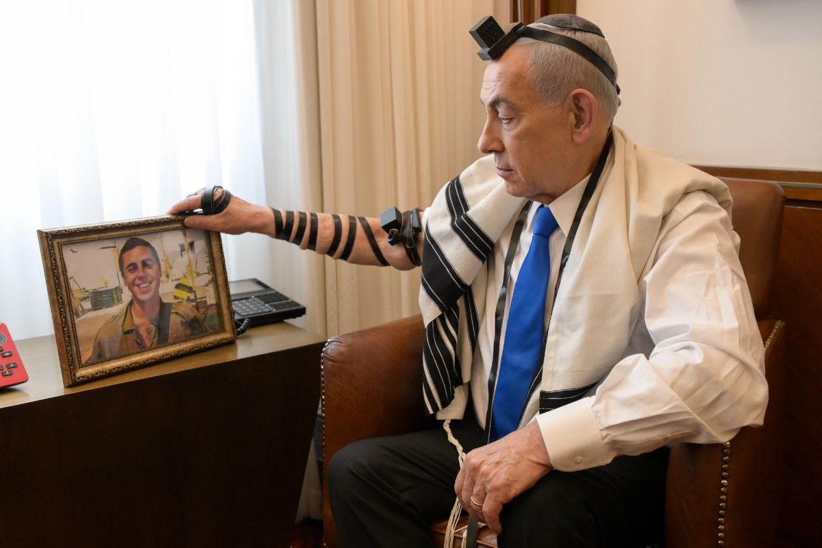 Benjamin Netanyahu recordando a Joni Netanyahu