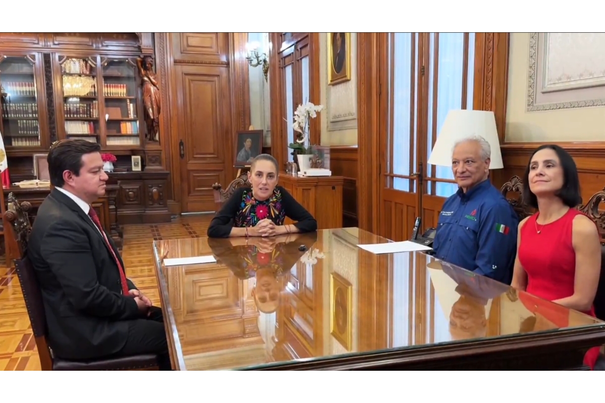 Sheinbaum anunciando el relevo de Rodríguez junto a Carpio y la secretaria de Energía, Luz Elena González Escobar. Fuente: X @Claudiashein