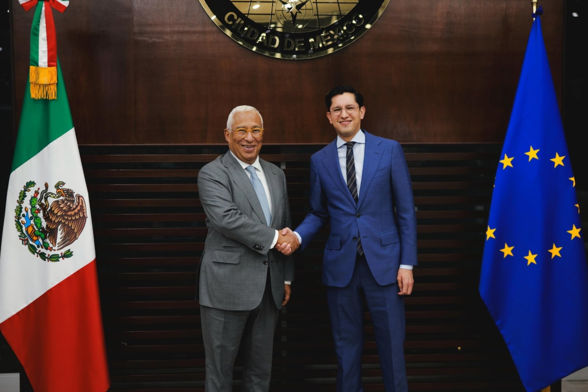 Velasco junto a Costa. Fuente: @SRE_mx