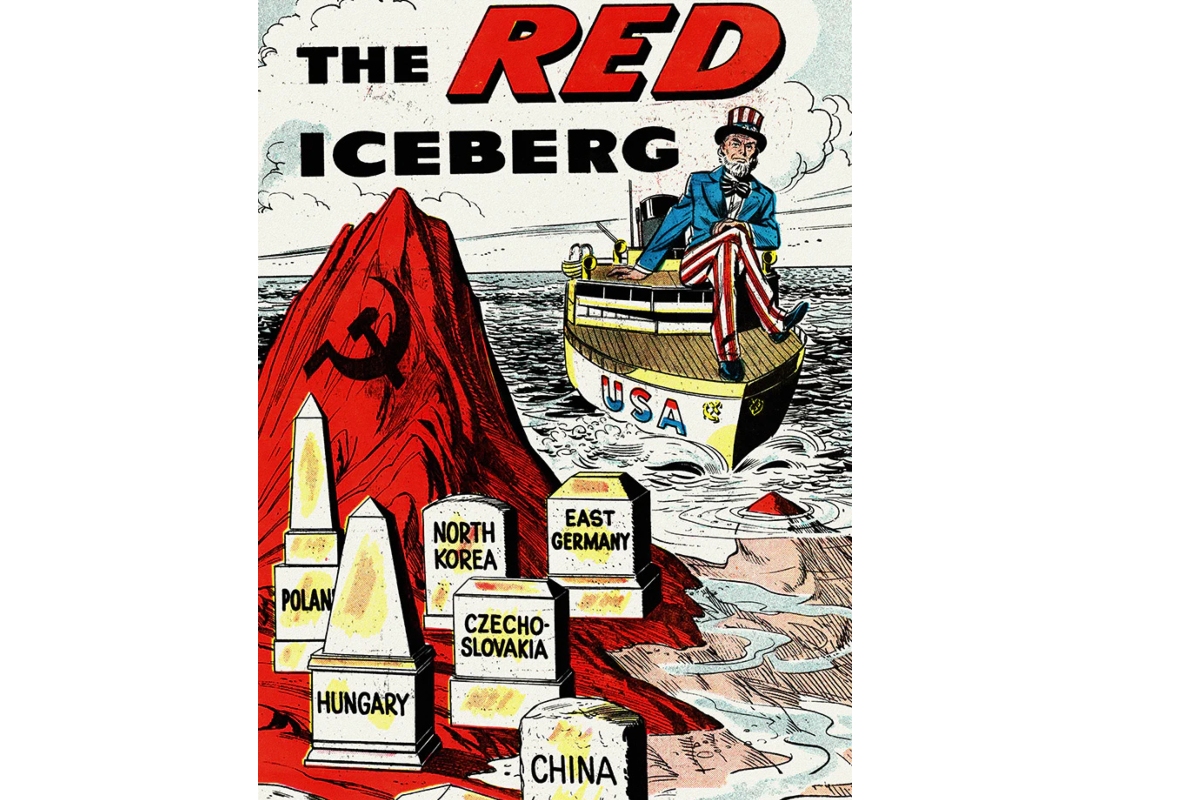 La portada del cómic anticomunista "The Red Iceberg", publicado en 1960 por Impact Publications. a ilustración muestra al Tío Sam pilotando un barco estadounidense hacia un iceberg rojo que representa al comunismo.
