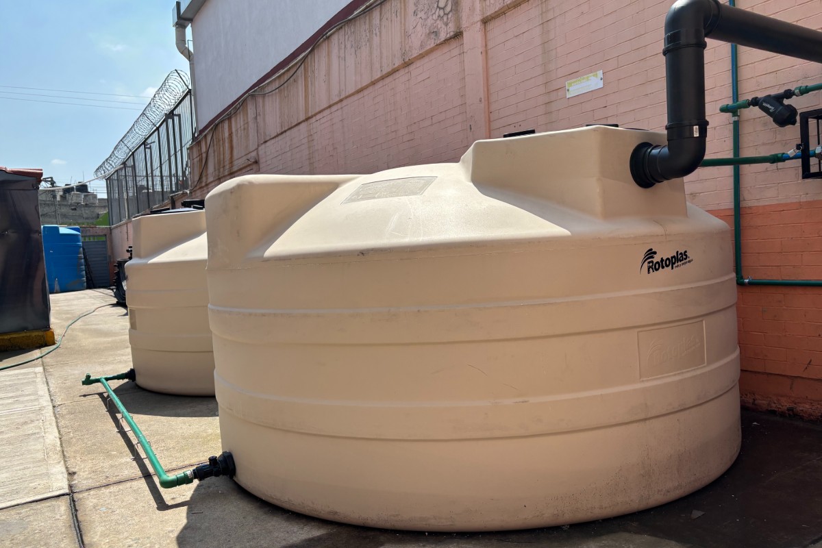 Sistema de captación de agua de lluvia donado por Rotoplas