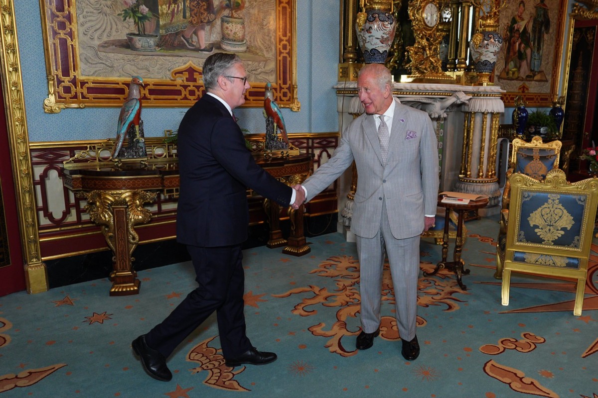 Starmer tuvo una audiencia con el rey Carlos III antes de abandonar el cargo. Fuente: X @chrisshipitv