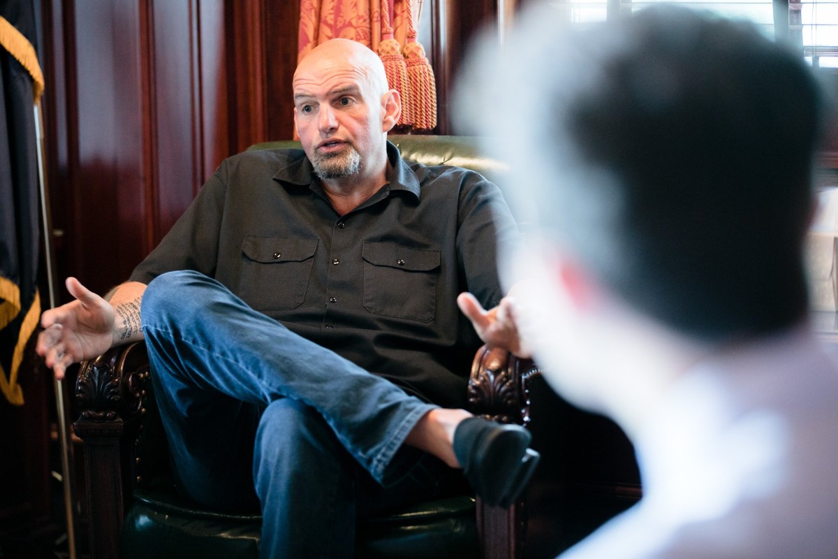 Fetterman, senador por Pensilvania, fue el único miembro de su partido en votar en contra de la resolución. Su postura se basó en una defensa férrea de la campaña militar para desmantelar las capacidades de Teherán, alineándose directamente con el bloque republicano frente a sus propios compañeros de bancada. Fuente: X @FettermanLt
