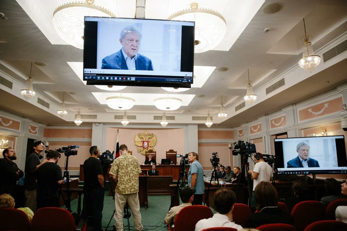  "Excluir a Yabloko de las elecciones significa negarse a dialogar con quienes plantean preguntas incómodas a las autoridades", afirmó Grigory Yavlinsky en el Tribunal Supremo. Fuente: X @yabloko