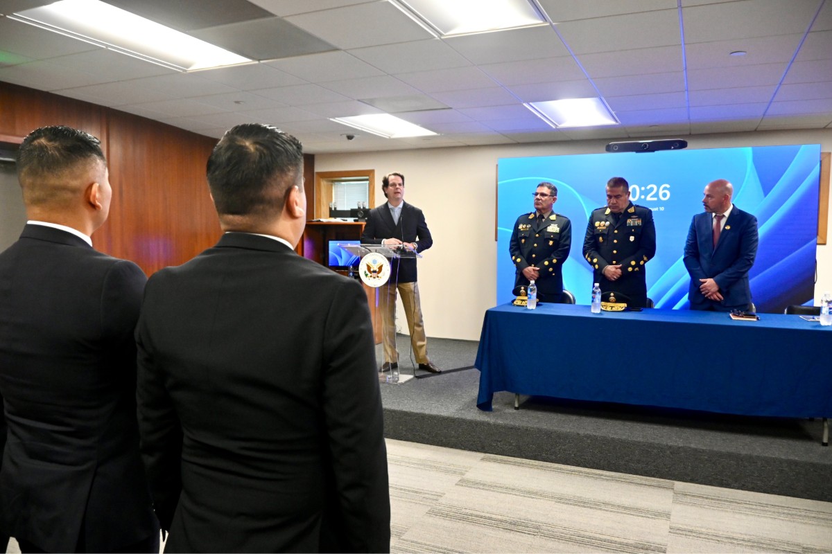 x @USAmbPerú