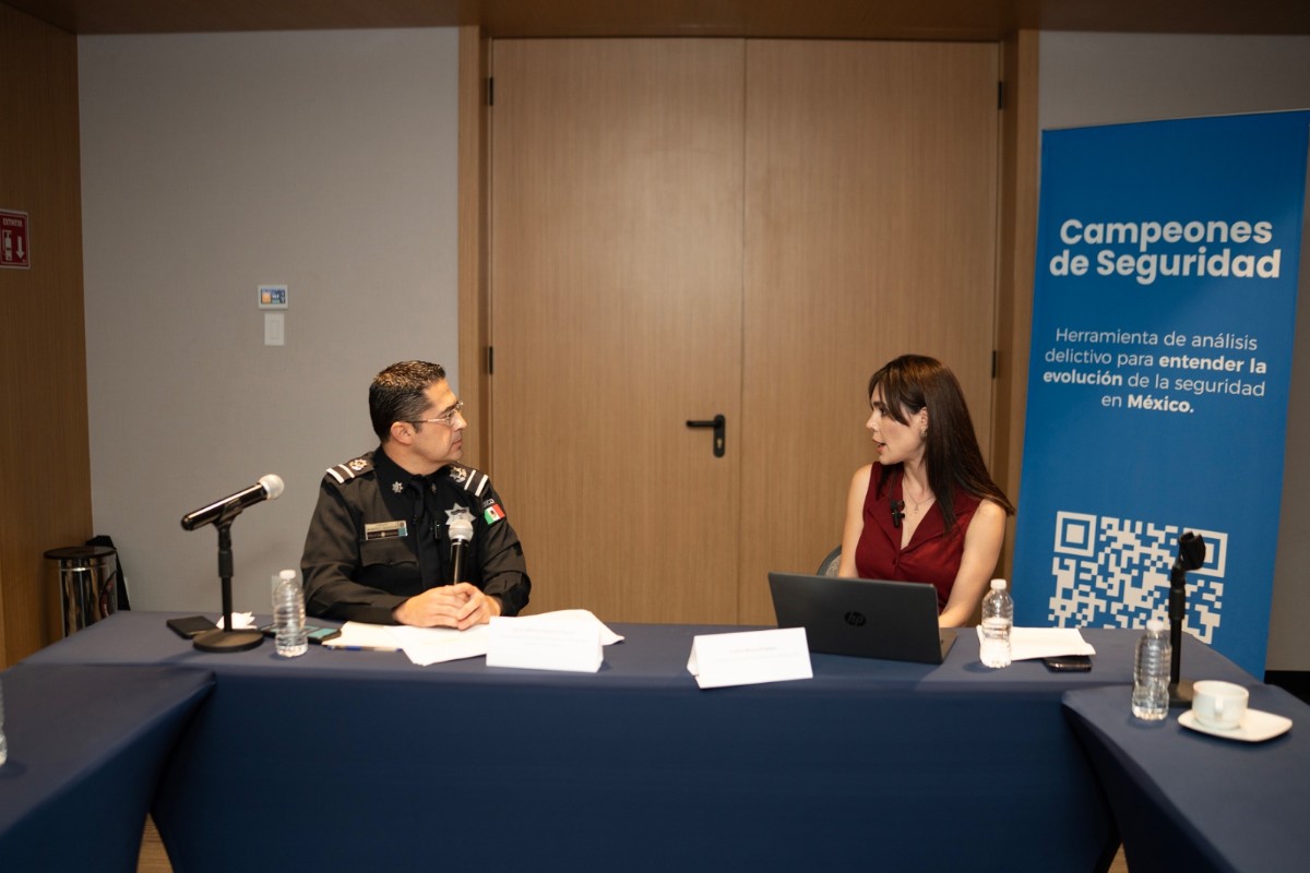 Comisario Jesús Alberto Ramírez Manzur (izquierda) y Andrea Becerril Valdés (derecha)